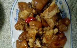 如何以踏雪猪蹄的做作美食（传统美味，简单易做，独具特色）