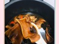 美味可口的糟猪耳制作方法（传统工艺，营养丰富，美食佳品）