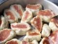 香嫩可口，健康美味——杂面羊肉煎包的制作方法（掌握独家秘诀，尝遍美味世界/煎出金黄酥脆，肉香四溢）