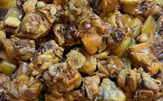 圆葱爆鸡片的做法（妙手烹出美味佳肴，轻松学会圆葱爆鸡片的做法）