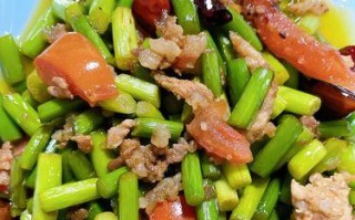 肉末蒜苔粒的家常美味（家庭厨房里的经典美食）