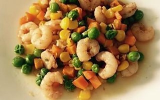 虾仁炒什锦鸡蛋，美味健康的家常菜（教你轻松做出口感鲜美、色香俱佳的虾仁炒什锦鸡蛋）