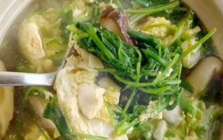 慢炖之香菇芥菜鸡汤（一道营养美味的家常汤）
