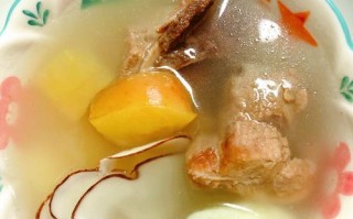 猪肺排骨海底椰汤的做法（让家人欣喜的美食）
