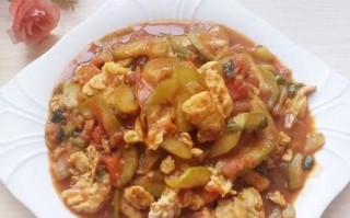 美味健康的西红柿炒西葫芦食谱（制作简单，健康美味，营养丰富）