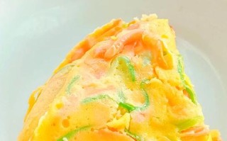 美味可口的以西葫芦胡萝卜丝鸡蛋饼（轻松学做，让你体验不一样的美食体验）