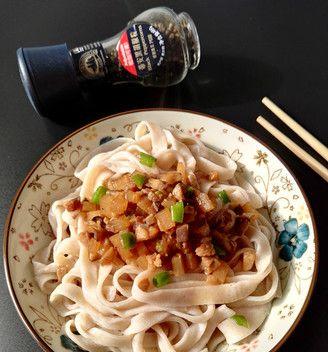 土式肉酱面制作全攻略（传承经典的土式美食，用味觉重温乡愁）-第1张图片-美味行家