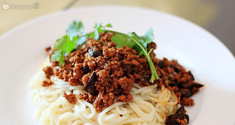 土式肉酱面制作全攻略（传承经典的土式美食，用味觉重温乡愁）-第3张图片-美味行家