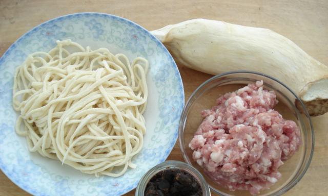 美味杏鲍姑肉酱面的制作方法（用新鲜材料打造口感鲜美的肉酱面）-第3张图片-美味行家