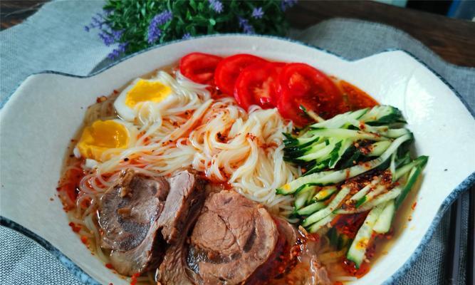 夏至冷面，清爽美味享不停（学会制作夏至冷面，轻松解暑享受美食）-第2张图片-美味行家