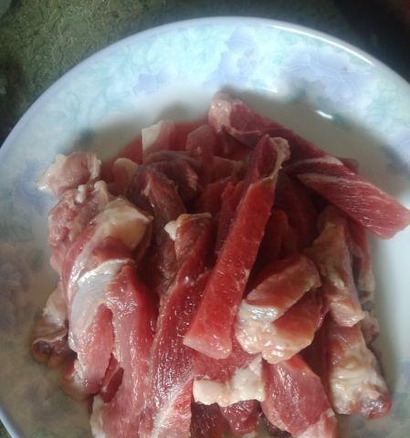 蒜香炒肉条，鲜香美味又简单（15个步骤，让你轻松做出一道下饭好菜）-第3张图片-美味行家