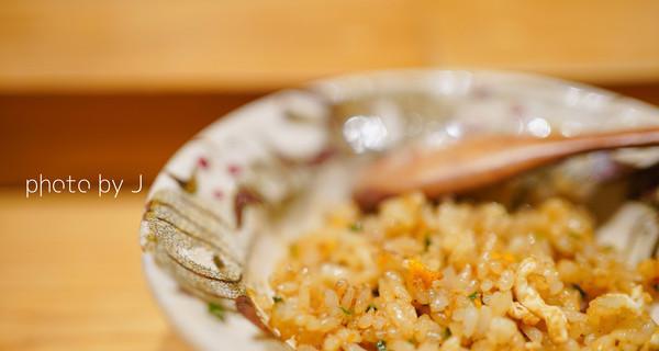 三色贝柱炒饭，口感香醇美味（用新鲜贝柱和三种颜色的蔬菜，打造一道营养丰富的炒饭佳肴）-第2张图片-美味行家