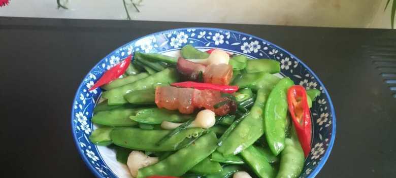 美味家常菜，碗豆炒腊肉做法详解（香糯碗豆搭配咸香腊肉，下饭好滋味）-第2张图片-美味行家