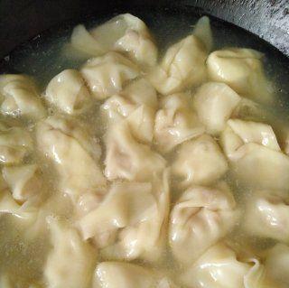 用香菇馅制作美味的馄饨（掌握做馅与包饺子技巧，让你的馄饨更美味）-第1张图片-美味行家