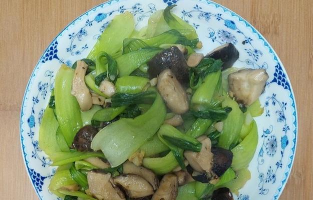 香菇酿肉扒油菜，美味家常菜（用香菇和肉的搭配，让油菜更加美味）-第2张图片-美味行家