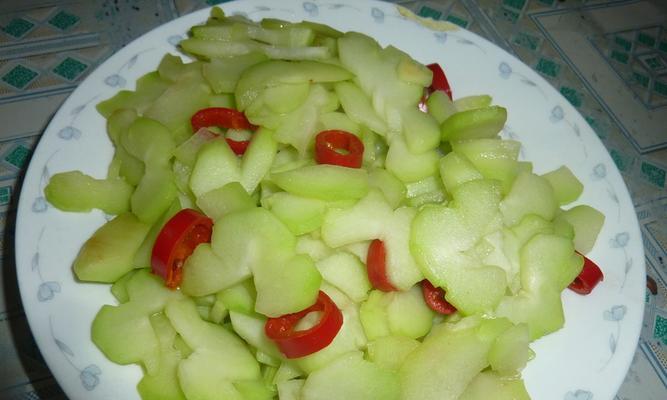 美食制作，蒜茸炒佛手瓜，做法详解（清爽爽口，佛手瓜的美食魅力）-第2张图片-美味行家