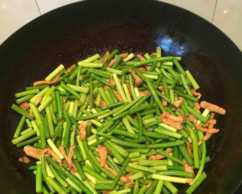 爱上蒜苔金针菇炒肉（美味家常菜新做法，美食爱好者不容错过）-第2张图片-美味行家