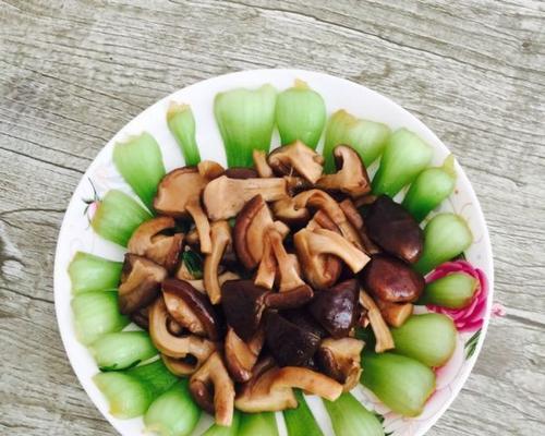 双菇油菜，营养美味的蔬菜佳肴（健康生活从餐桌开始；双菇油菜的做法及食用技巧）-第1张图片-美味行家