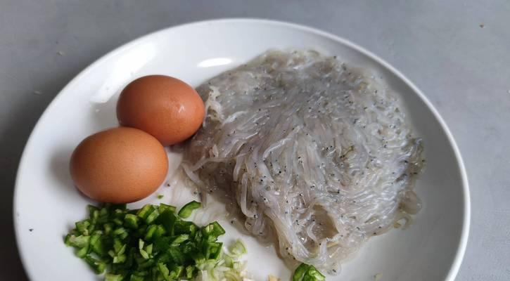 一口香鲜，鱼味蛋饼的做法（做出口感鲜美的鱼味蛋饼，让你大快朵颐）-第3张图片-美味行家