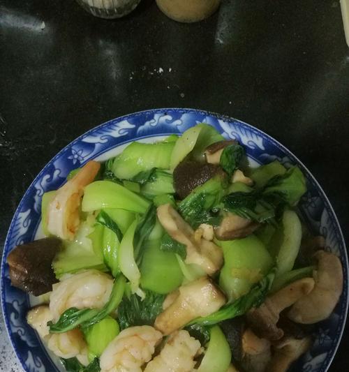 美食探秘——蟹味菇扒油菜（一道健康美味的素菜佳肴，轻松烹饪让你随时享受清爽美味）-第1张图片-美味行家