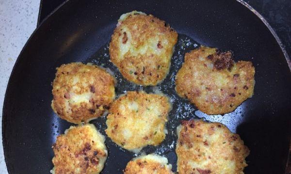 学会制作土豆香肠饼，让你的早餐更加美味（做法简单易学，营养丰富，快来一起尝试吧！）-第3张图片-美味行家