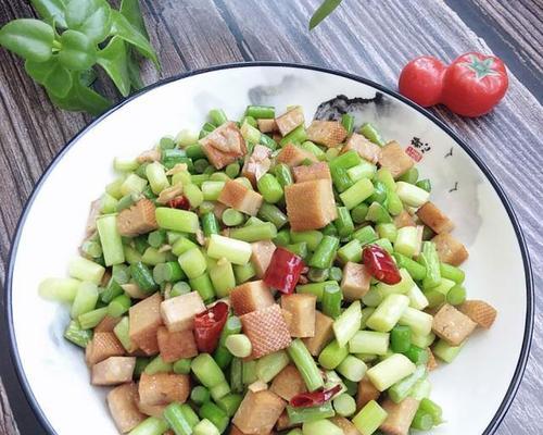 蒜薹炒香干美食制作秘诀（以香干为主角，配合鲜嫩蒜薹，口感细腻爽口，健康美味。）-第1张图片-美味行家