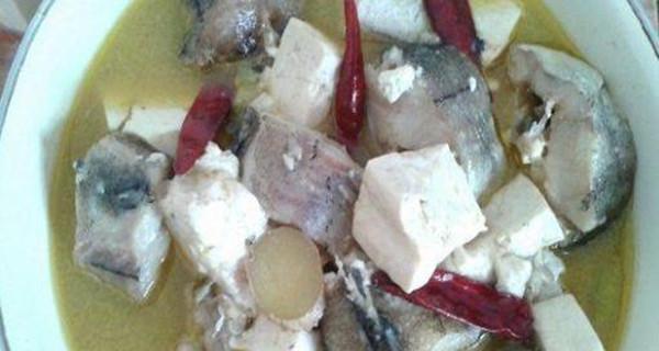 以鱼肉炖豆腐，美味佳肴（家常菜谱，健康养生）-第2张图片-美味行家