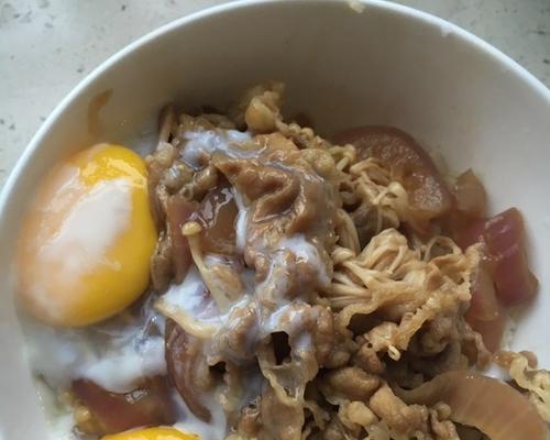 温泉蛋盖饭的完美做法（从选材到做法，教你制作美味的温泉蛋盖饭）-第3张图片-美味行家