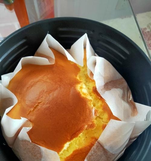 制作十寸戚风蛋糕的详细步骤（迎接新一轮烘焙风潮，学会制作口感绵密的十寸戚风蛋糕）-第3张图片-美味行家