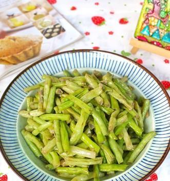 美味家常菜——蒜香豆角花（传统口味的简单做法，让你轻松成为家庭大厨）-第3张图片-美味行家