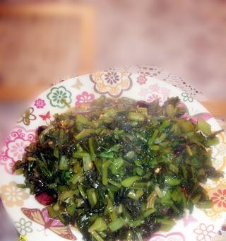 雪里蕻炒豆腐——美味健康的家常菜（用新鲜雪里蕻搭配豆腐，营养又美味！）-第3张图片-美味行家