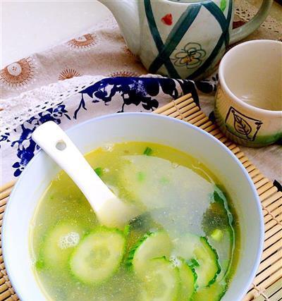 用虾皮制作青菜汤，营养美味兼备（脆嫩青菜搭配浓郁虾香，让你一饮而尽）-第1张图片-美味行家