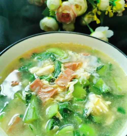 用虾皮制作青菜汤，营养美味兼备（脆嫩青菜搭配浓郁虾香，让你一饮而尽）-第3张图片-美味行家