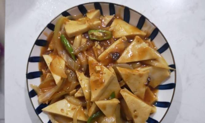 美味又营养，小炒千页豆腐的制作方法（一道简单易学的家常美食，让你回味无穷）-第2张图片-美味行家