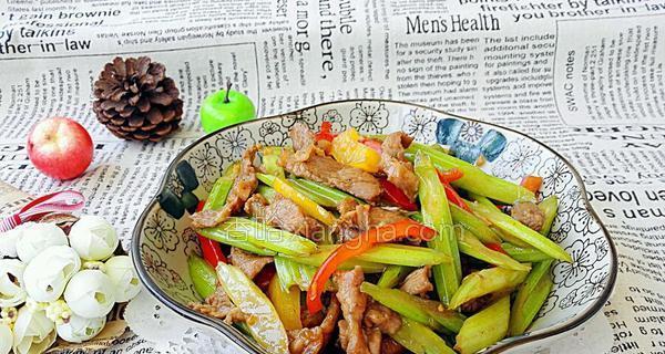 家常美食（美味又健康的家常菜谱，以新鲜乡芹和嫩羊肉为主料，简单易学！）-第1张图片-美味行家