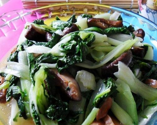 香菇小白菜虾饺的制作方法（做出口感鲜美、营养丰富的健康小点心）-第1张图片-美味行家