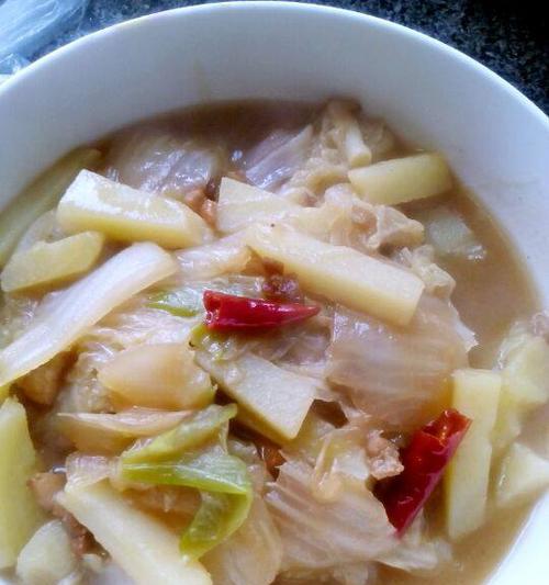 美味可口的肉末白菜做法（以新鲜白菜和猪肉制作的美食，让你胃口大开）-第3张图片-美味行家