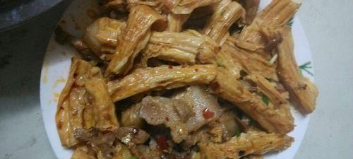香辣腐竹炒肉的美食探索（辣味四溢的家常菜，口感丰富好味）-第3张图片-美味行家