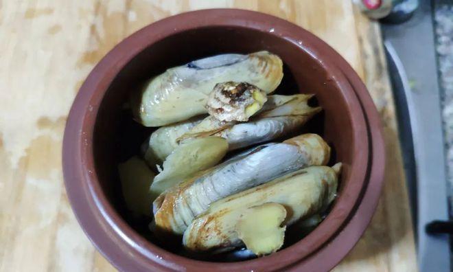 美味可口的盐巴海蛏（盐焗海蛏的做法及食用技巧）-第1张图片-美味行家