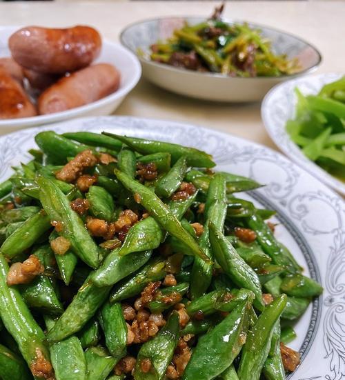 芽菜肉沫四季豆的美味做法（教你一步步制作营养又美味的芽菜肉沫四季豆）-第2张图片-美味行家