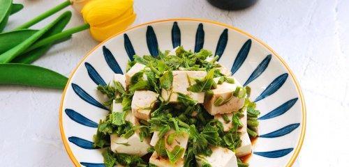 以香椿芽拌豆腐，营养美味双丰收（融合清新口感的素食佳肴，健康生活从饮食开始）-第3张图片-美味行家
