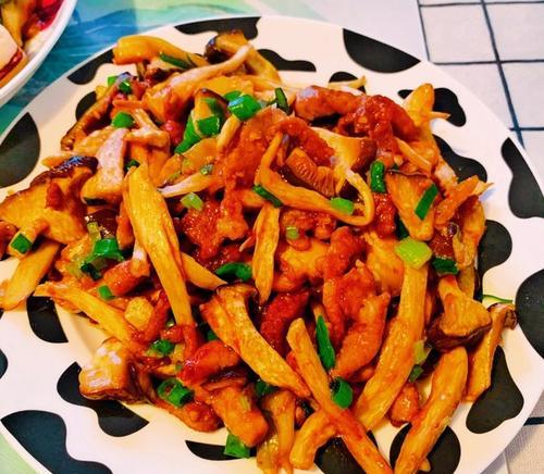 鲜菇肉丝茄汁面的制作方法（健康美味的自制意大利面）-第2张图片-美味行家