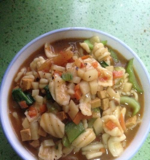双色烩麻食，美味与艺术的完美结合（传统美食妙手制作，品尝不同的口感与颜色）-第3张图片-美味行家