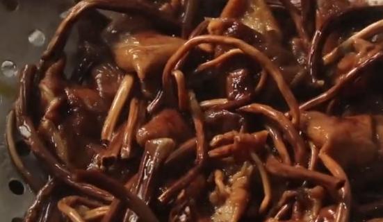 香辣茶树菇，一道美味佳肴（以茶树菇为主角的香辣佳肴，让你爱不释口）-第2张图片-美味行家