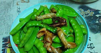 以鱿鱼须炒荷兰豆，一道美味又营养的菜肴（做法简单易学，口感丰富又健康，鱿鱼须是关键）-第3张图片-美味行家