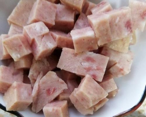 午餐肉蒸豆腐，口感鲜美！（以午餐肉为主角，加入豆腐的做法，简单易学！）-第1张图片-美味行家