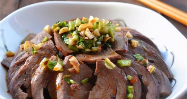五花肉炒胡萝卜的做法详解（美味又养生，家常菜新选择）-第3张图片-美味行家