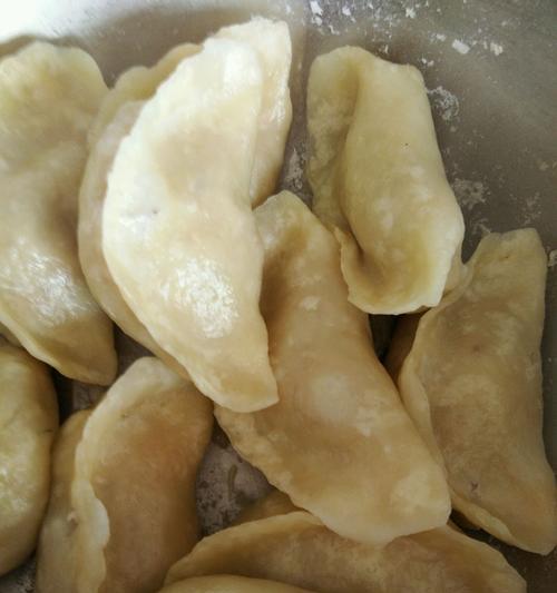 手残党也能做出美味乱蒸饺！（轻松学会制作美味口感的乱蒸饺）-第1张图片-美味行家