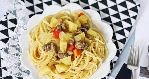三丝炒意面，做出美味佳肴（家庭自制，口感丰富，营养丰富）-第1张图片-美味行家