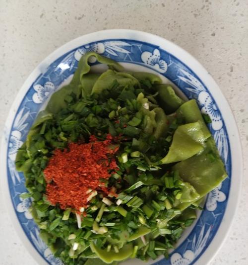 以香菇鸡蛋酱菠菜面，打造健康美味主食（营养丰富，美味可口的香菇鸡蛋酱菠菜面）-第3张图片-美味行家